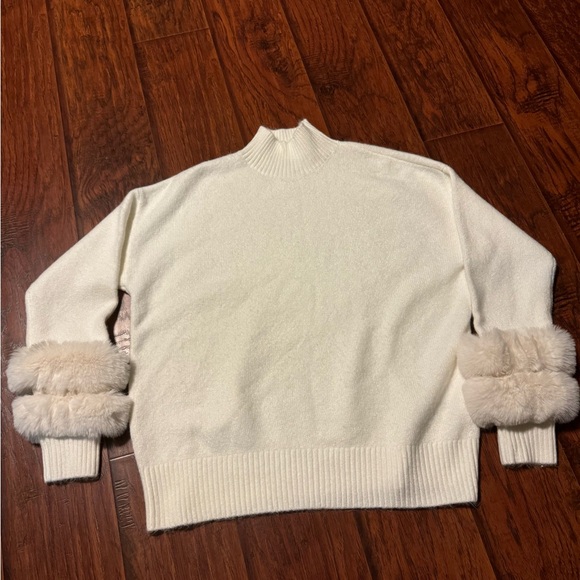 Saks fifth Avenue white turtleneck sweater with faux fur - Picture 2 of 5